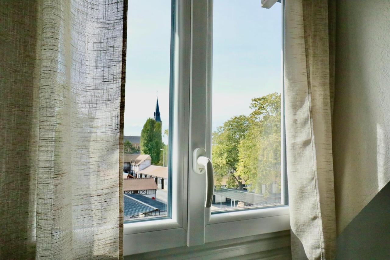Appartement De L'Hippodrome Avec Deux Chambres Довил Екстериор снимка