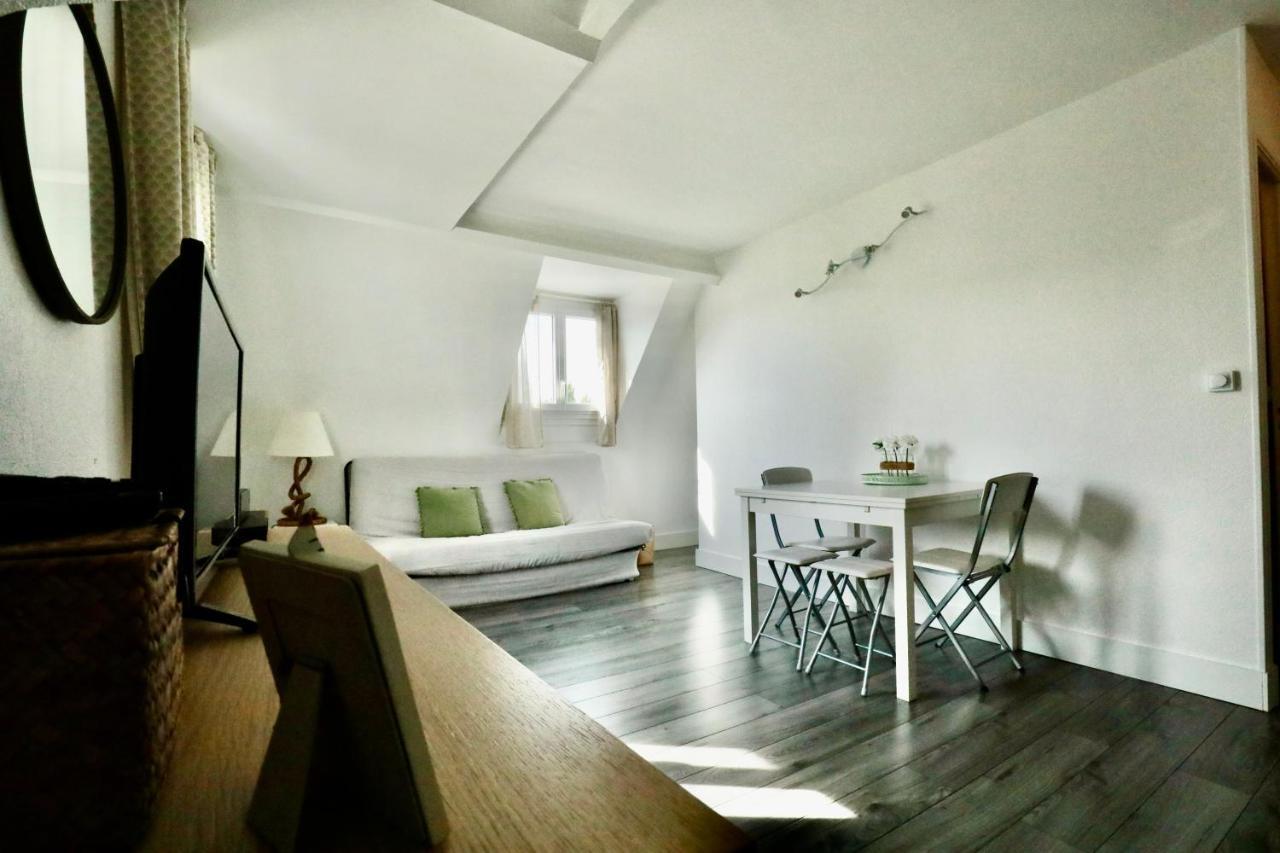 Appartement De L'Hippodrome Avec Deux Chambres Довил Екстериор снимка