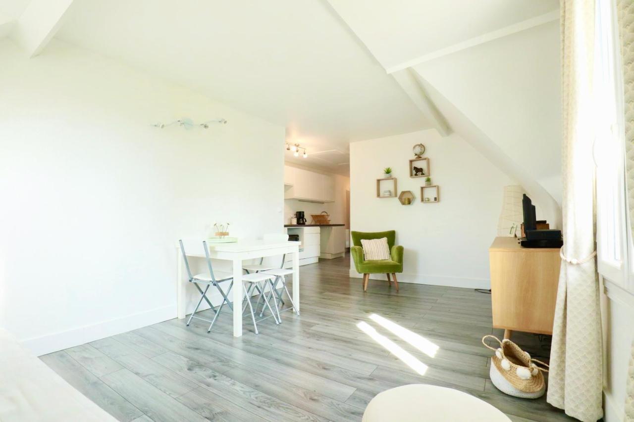 Appartement De L'Hippodrome Avec Deux Chambres Довил Екстериор снимка